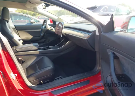 2018 Tesla Model 3 Long Range/Mid Range z USA, uszkodzony, nr VIN 5YJ3E1EA5JF153918